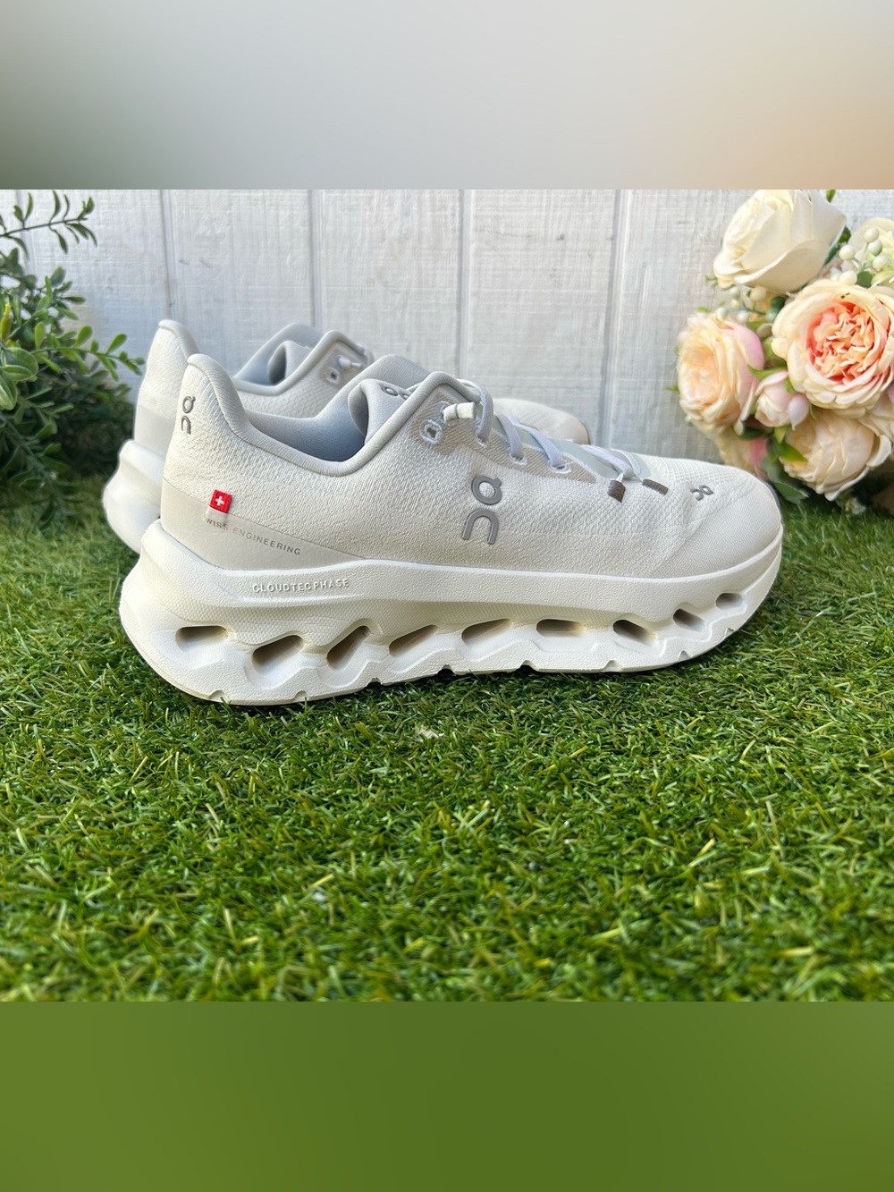 On Running CLOUDTILT
Women RUNNING SHOES Color: Glacier/Ice
Size 7 gently used - Picture 7 of 16